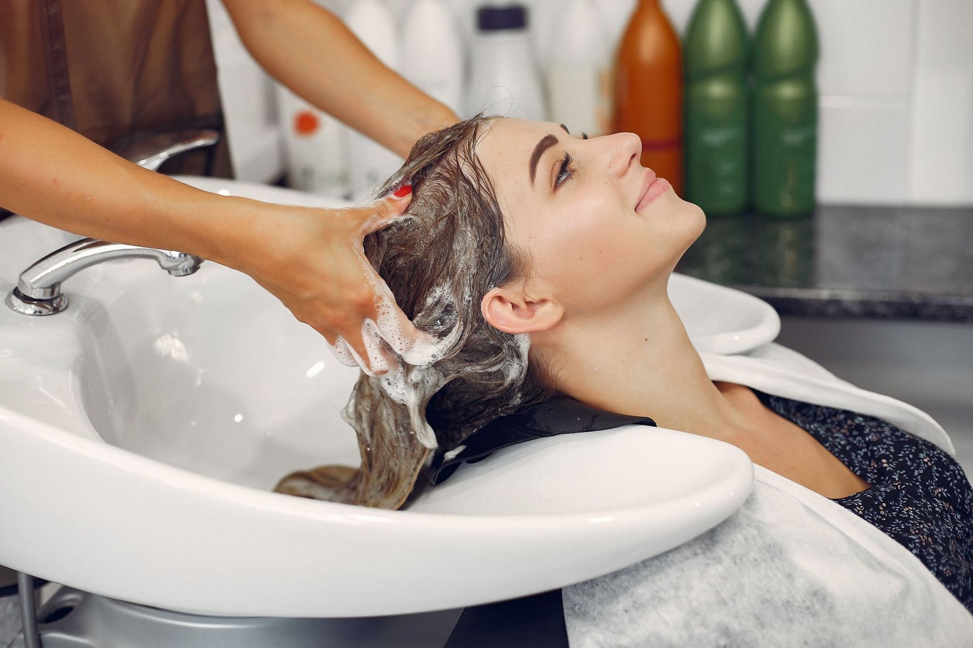 Best Natural Shampoo (Image via Freepik)
